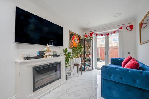 4 bedroom house to rent, Abbott Road, Poplar, London, E14