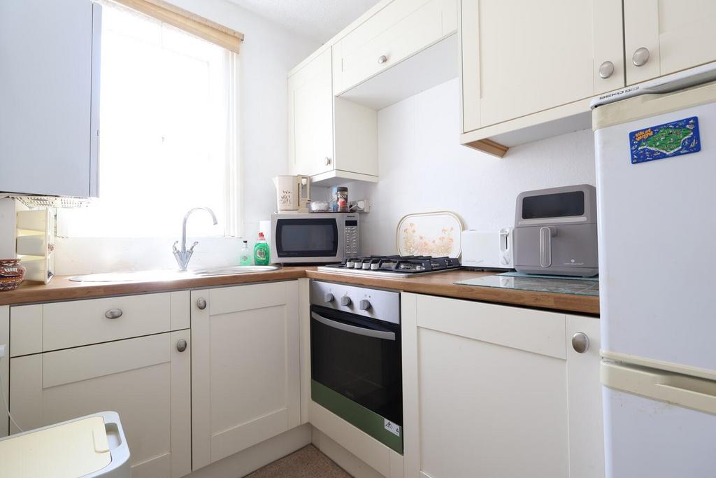 Apartment in Bournemouth, Springbourne - View 6