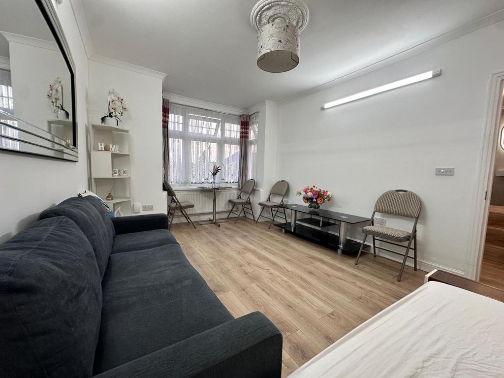 House in London - View 3
