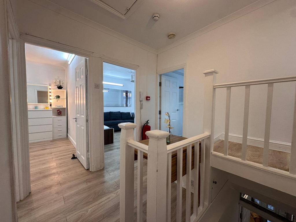 House in London - View 4