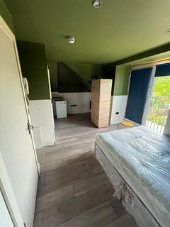Studio to rent, Bellingham Road, London, SE6