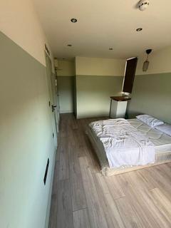 Studio to rent, Bellingham Road, London, SE6