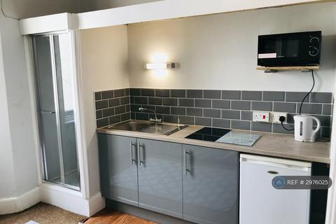 Studio to rent, Scarborough Road, Torquay, TQ2
