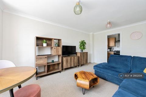 2 bedroom flat to rent, Woodall House, Isleworth, TW7