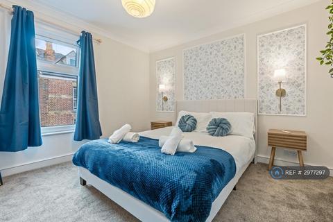 2 bedroom terraced house to rent, West Street, Oxford, OX2