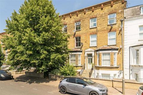 2 bedroom flat for sale, Byrne Road, London SW12