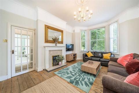 2 bedroom flat for sale, Byrne Road, London SW12