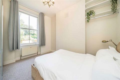 2 bedroom flat for sale, Byrne Road, London SW12