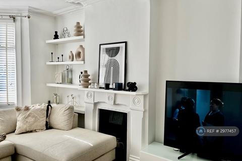 4 bedroom end of terrace house to rent, Selhurst New Road, London, SE25