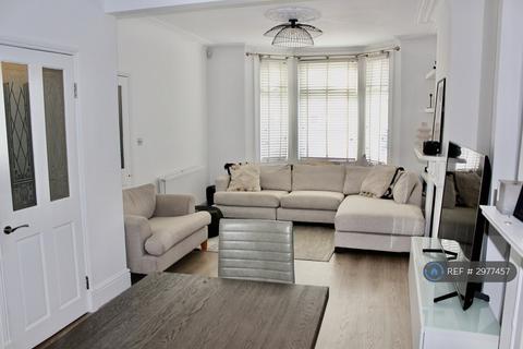 4 bedroom end of terrace house to rent, Selhurst New Road, London, SE25