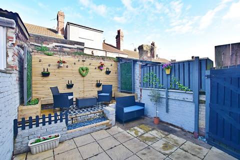3 bedroom terraced house to rent, Florence Street, Lincoln LN2
