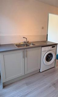 4 bedroom semi-detached house to rent, Coral Close, Gloucester GL4