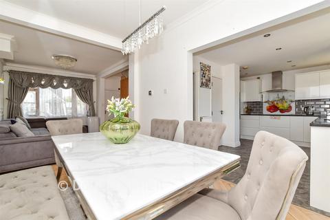 Fairview Avenue, Rainham RM13