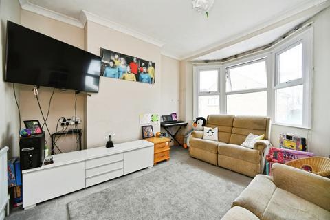 1 bedroom flat for sale, South Road, Newhaven