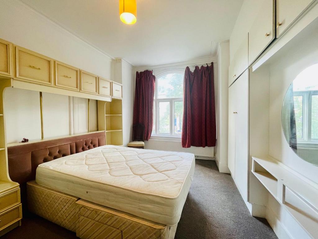 House in West Ealing - More