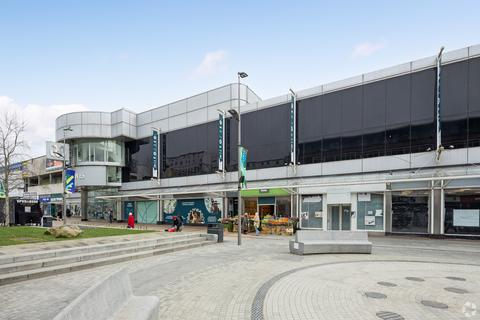 Retail property (high street) to rent, Marlowes Hemel Hempstead HP1 1DX