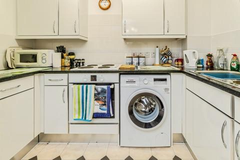 2 bedroom flat for sale, Stafford Road, Caterham, Surrey, CR3