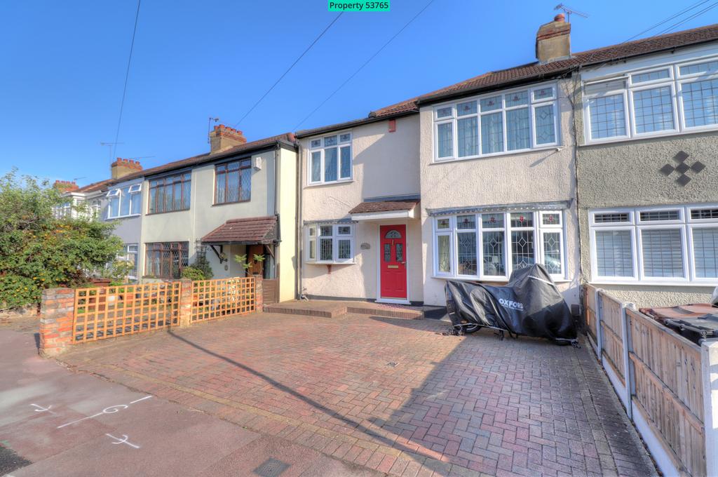 3 bedroom end of terrace house for sale in Romford on OnTheMarket