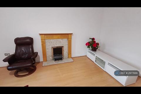 4 bed terraced house for rent in Silken Court, Nuneaton, CV11