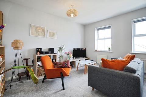 2 bedroom flat for sale, Oak Crescent, Ashby-de-la-Zouch, Leicestershire, LE65