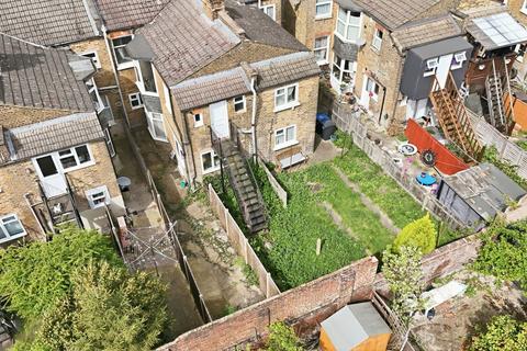 1 bedroom flat for sale, Gillett Road, Thornton Heath, CR7 8RL