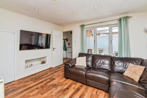 2 bedroom end of terrace house for sale, Ludlow Close, Westbury