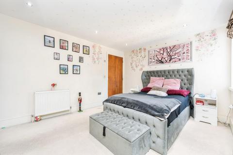 2 bedroom flat for sale, Whitefriars Drive, Harrow