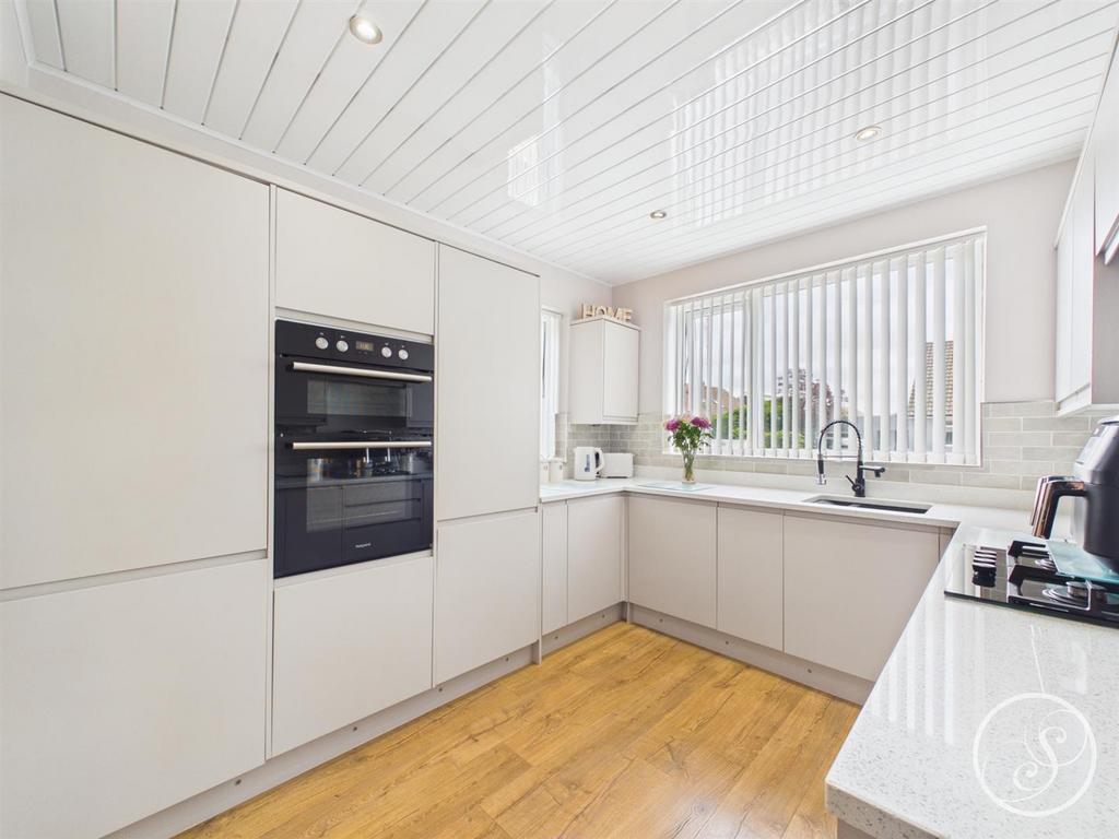 House in Leeds, West Yorkshire - View 5