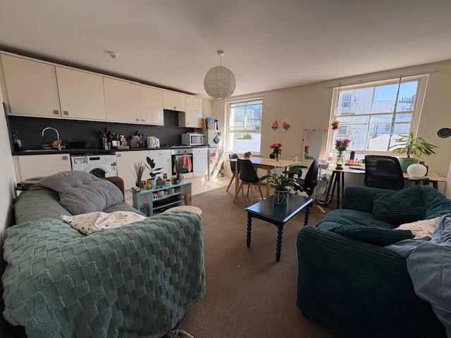 Apartment in Brighton, Whitehawk - View 3