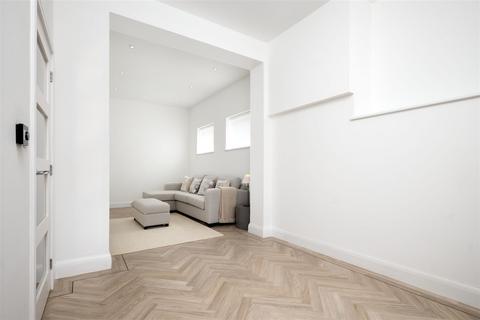 4 bedroom detached house for sale, The Broadway, Mill Hill, London