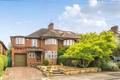Hillcrest Gardens, London