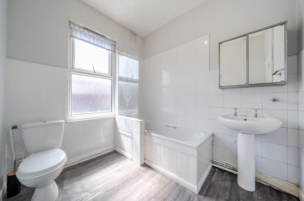 Salisbury Terrace, Leeds, West Yorkshire, LS12 - More
