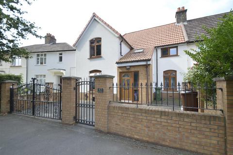 4 bedroom semi-detached house for sale, Blake Avenue, Barking