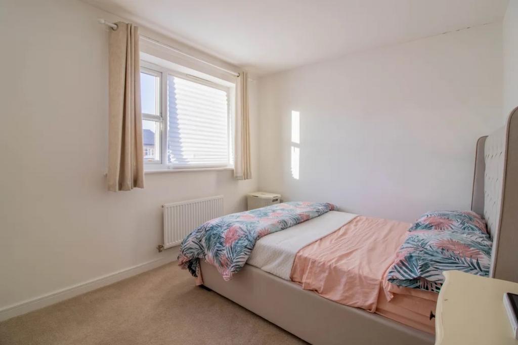 Harvest Close, Beeston, Nottingham, Nottinghamshire, NG9 - More