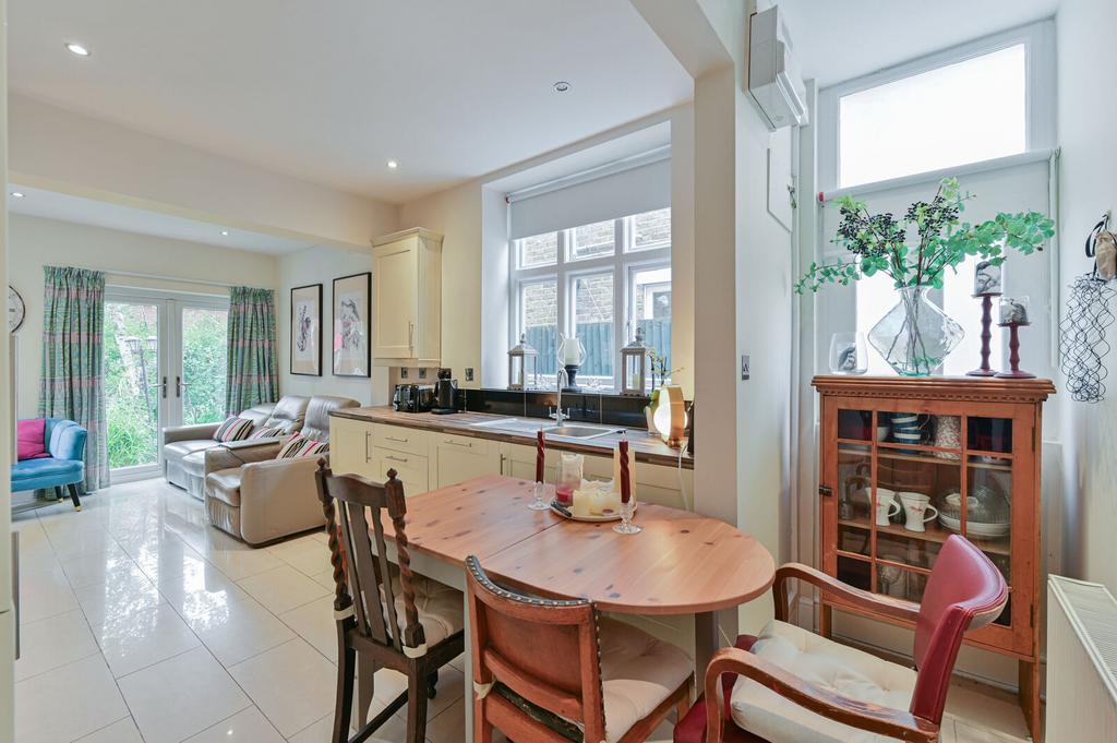 Apartment in London - View 2