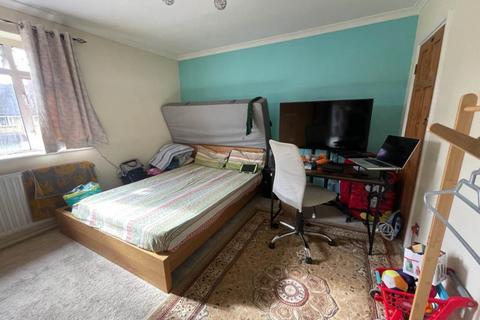 2 bedroom maisonette to rent, Beechwood Avenue, Uxbridge