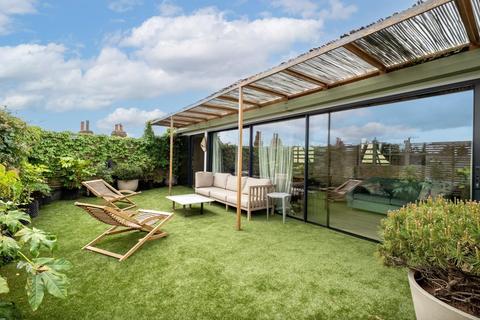 4 bedroom penthouse to rent, Wotton Road, Cricklewood, London, NW2