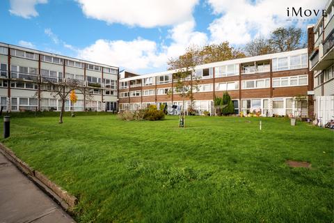 1 bedroom flat for sale, Sylvan Road, London SE19