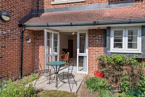 1 bedroom flat for sale, Clarence Court, Clarence Road, Horsham, West Sussex, RH13 5TS