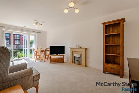 1 bedroom flat for sale, Clarence Court, Clarence Road, Horsham, West Sussex, RH13 5TS