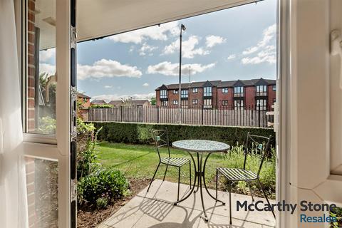 1 bedroom flat for sale, Clarence Court, Clarence Road, Horsham, West Sussex, RH13 5TS