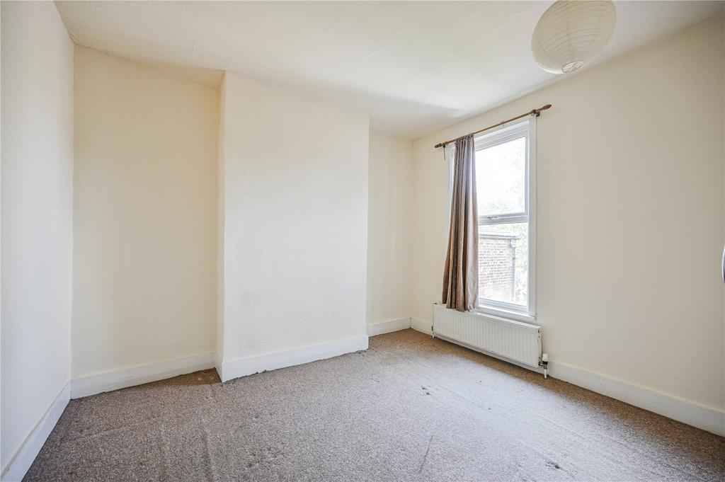 Apartment in London, Bowes Park, Palmers Green - View 4