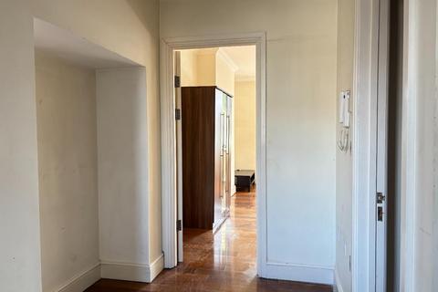 Studio for sale, Bond Street, Ealing
