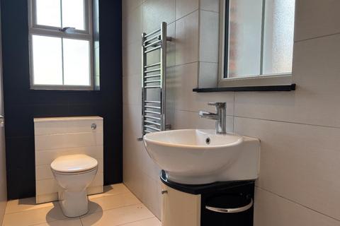 Studio for sale, Bond Street, Ealing