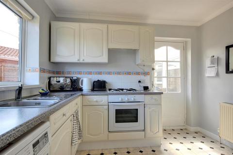 2 bedroom semi-detached bungalow for sale, Compass Road, Hull