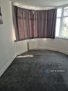 3 bedroom terraced house to rent, Salisbury Avenue, Barking, IG11