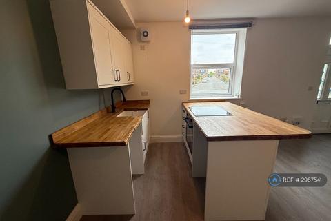 2 bedroom terraced house to rent, Oxford Road, Cleckheaton, BD19