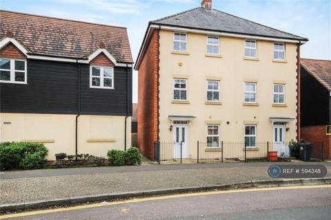 4 bedroom semi-detached house to rent, Torun Way, Swindon, SN25
