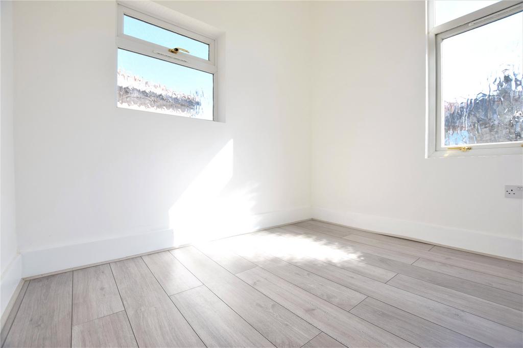 House in Sutton - View 2