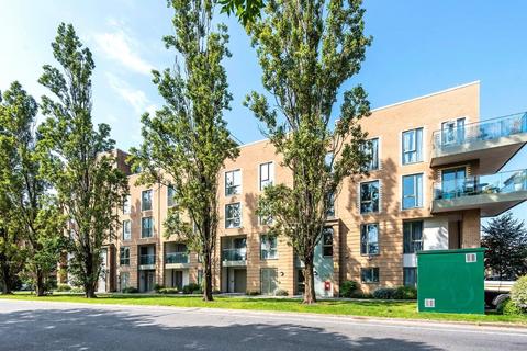 16 Trobridge, London NW9